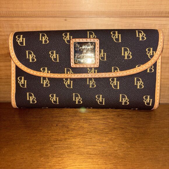 Dooney & Bourke Women's Wallet Vintage Signature Design 7”X4” - Picture 1 of 10